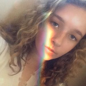 Meet your Posher, Caitlin